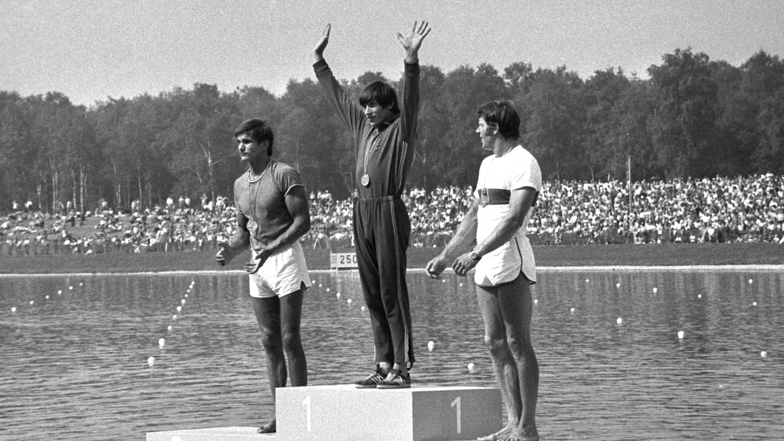 1972.00012-JO-Munchen-Patzaichin-podium-aur-olimpic-main (1)